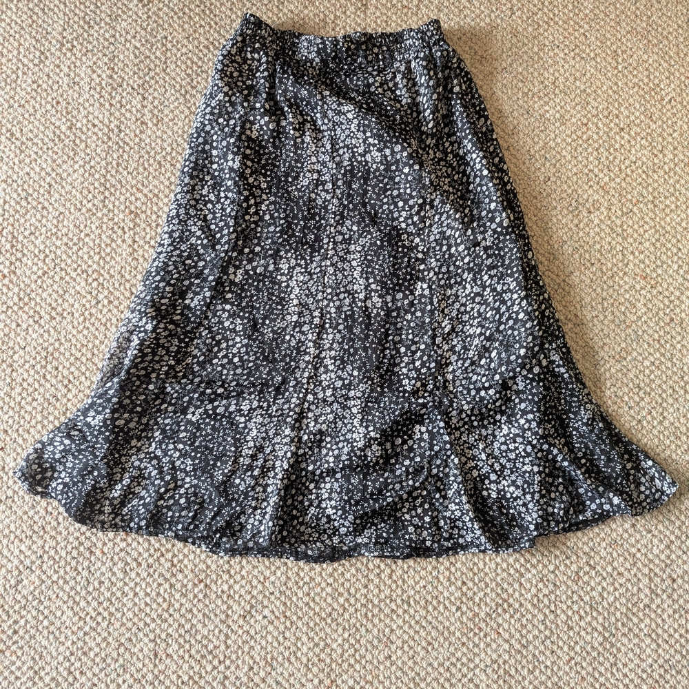 Elegant Black and White Patterned Skirt